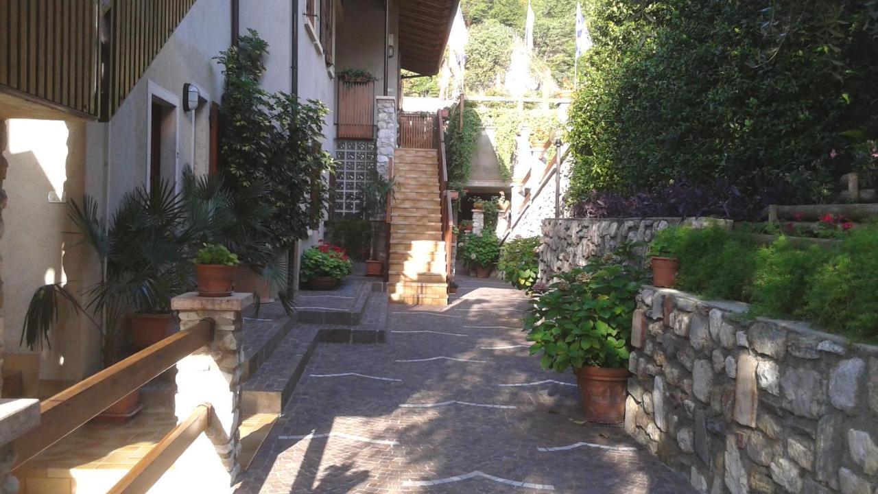Residence Miravalle リモーネ・スル・ガルダ エクステリア 写真